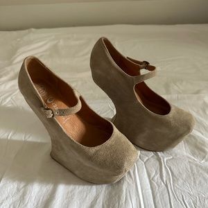Jeffrey Campbell women’s size 7. Suede platform